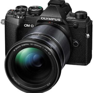 Olympus OM-D E-M5 Mark III 12-200mm Kit musta